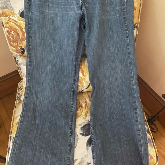 Like new women’s gap trouser jeans - Picture 3 of 4